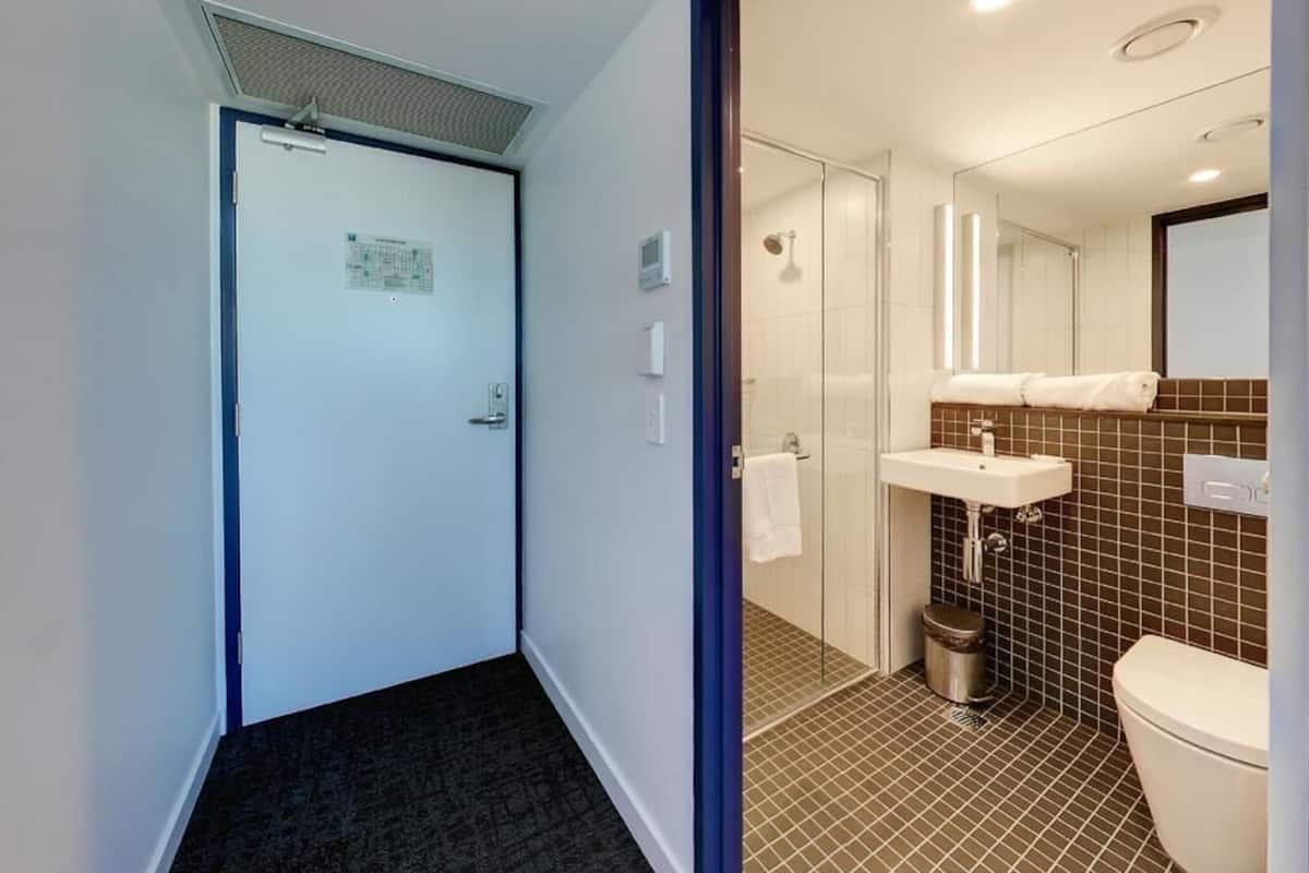Superior Room, 1 Queen Bed | Blackout drapes, free WiFi, bed sheets