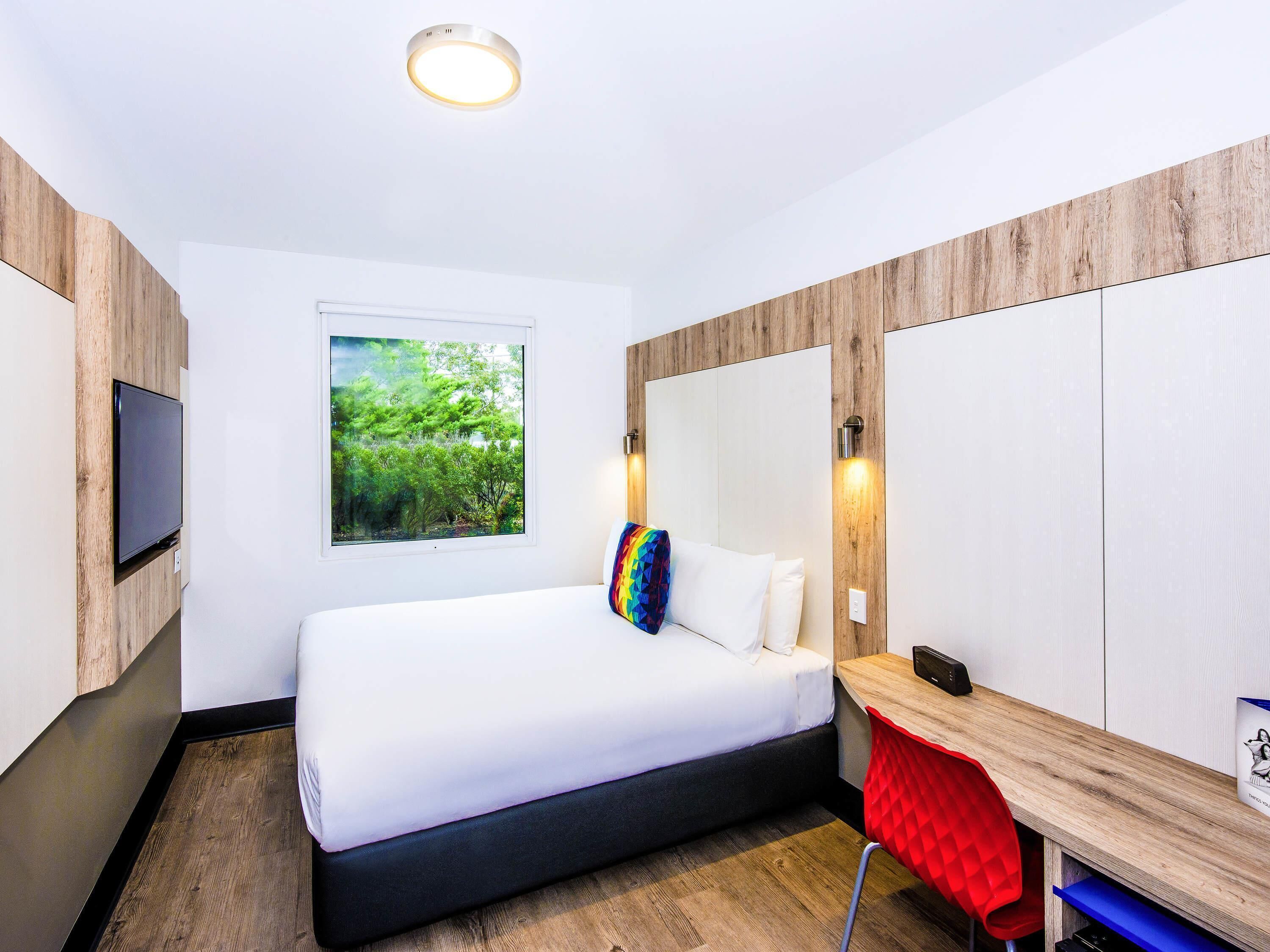 Classic Room, 1 Queen Bed | Blackout curtains, free WiFi, bed sheets