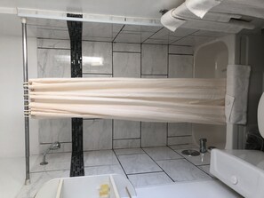 Desk, iron/ironing board, free WiFi, bed sheets - All Seasons Motel (Saugeen Shores)