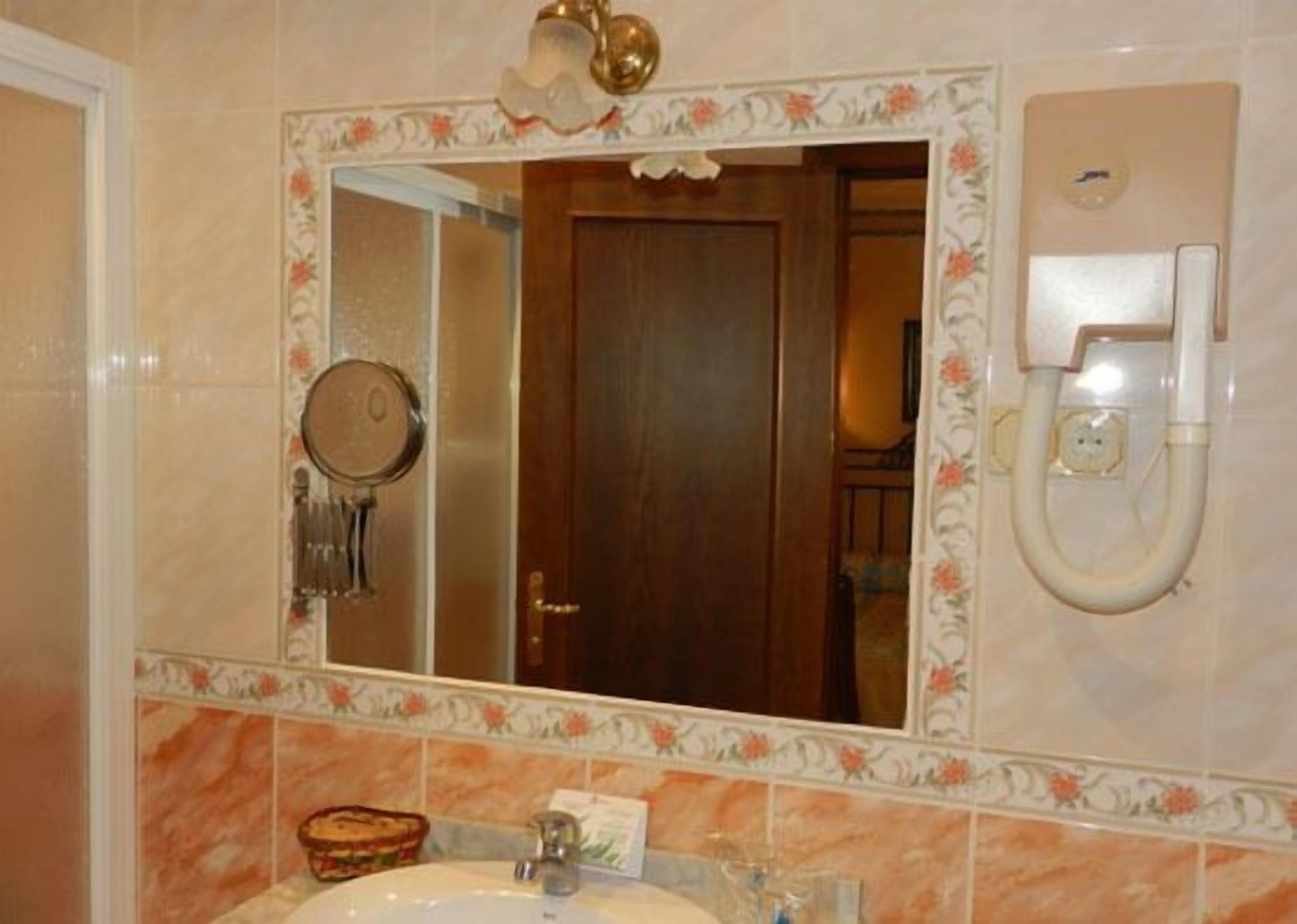 Photo - Hotel Don Javier