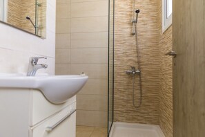 Studio | Minibar, desk, iron/ironing board, free cribs/infant beds - Alecos Hotel Apartments (Paphos)