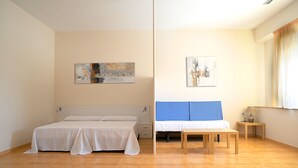 Double or Twin Room | 1 bedroom, in-room safe, iron/ironing board, WiFi (free) - Apartamentos Turísticos Mediterráneo (Cartagena)
