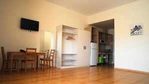 Double or Twin Room | In-room dining - Apartamentos Turísticos Mediterráneo (Cartagena)