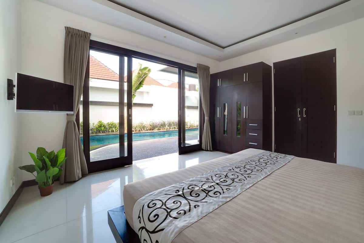 3 bedrooms, minibar, in-room safe, desk