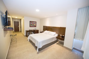 Deluxe Double Room, 1 Queen Bed | Premium bedding, down comforters, in-room safe, desk