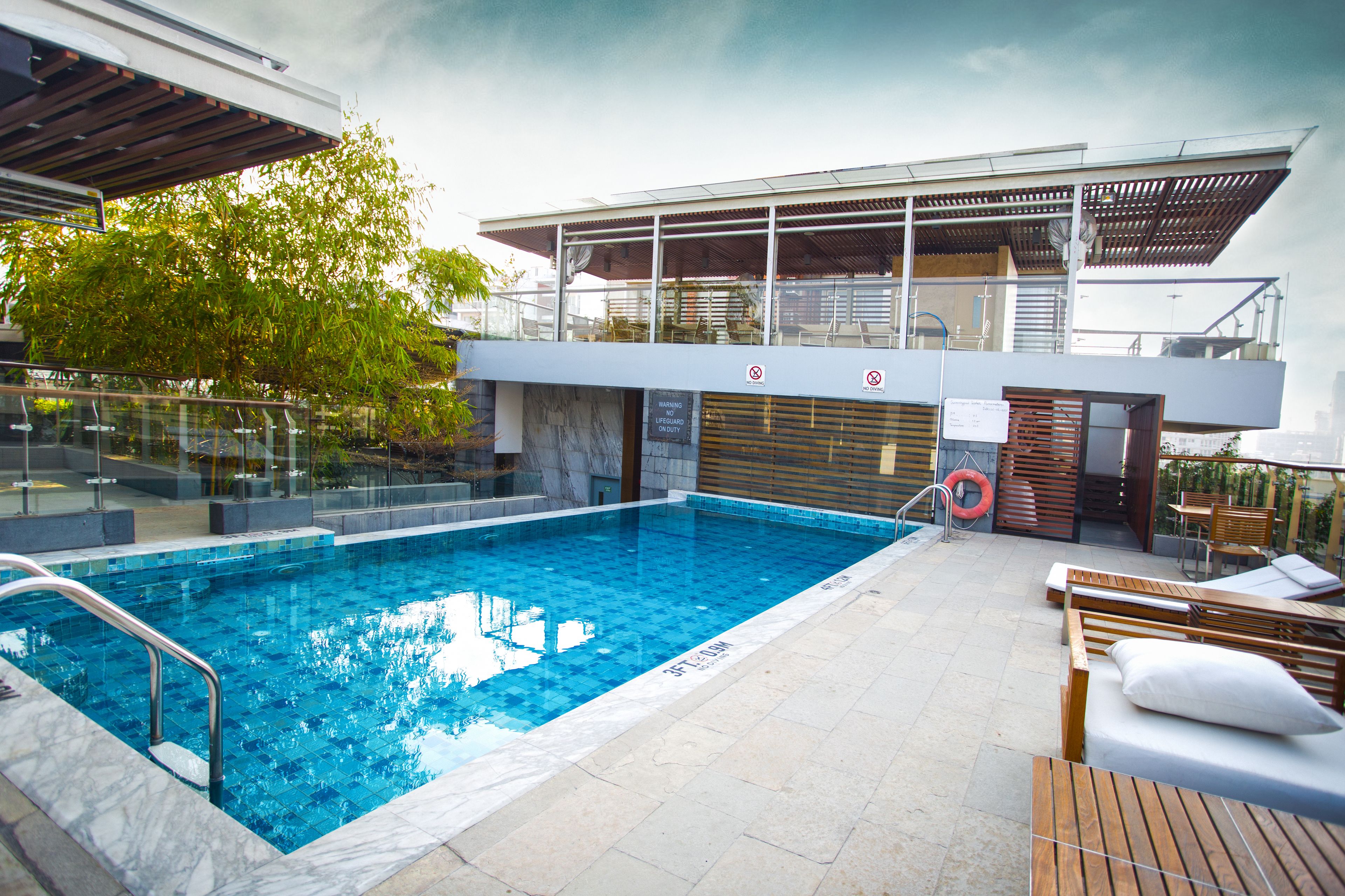 2 piscines extérieures