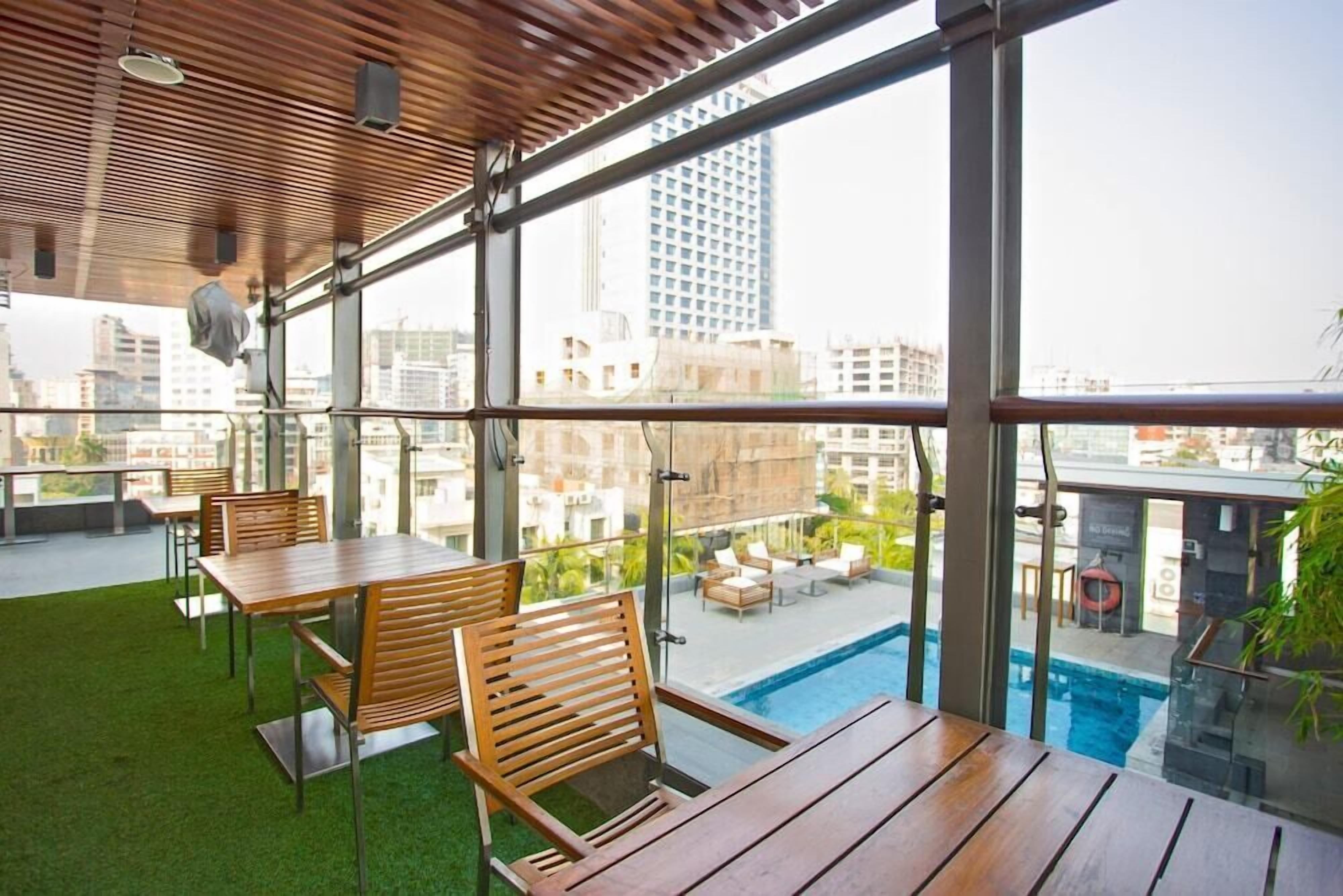 3 restaurants, spécialités Cuisine internationale