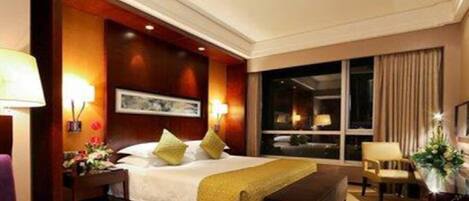 Minibar, in-room safe, alarm clocks