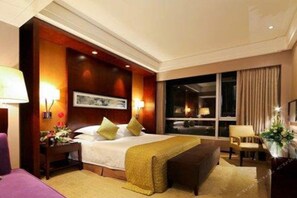 Minibar, in-room safe, alarm clocks