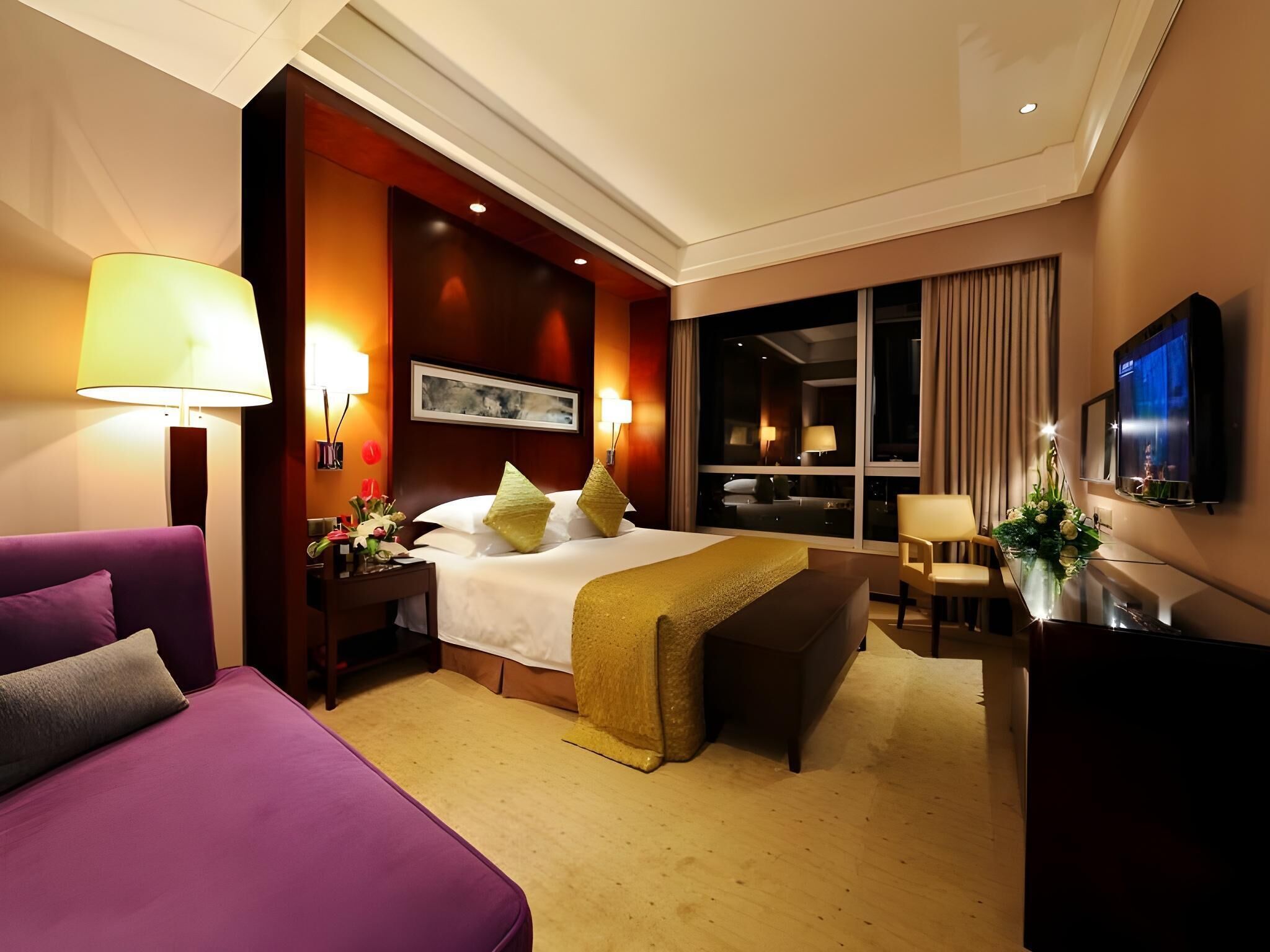 Minibar, in-room safe, alarm clocks
