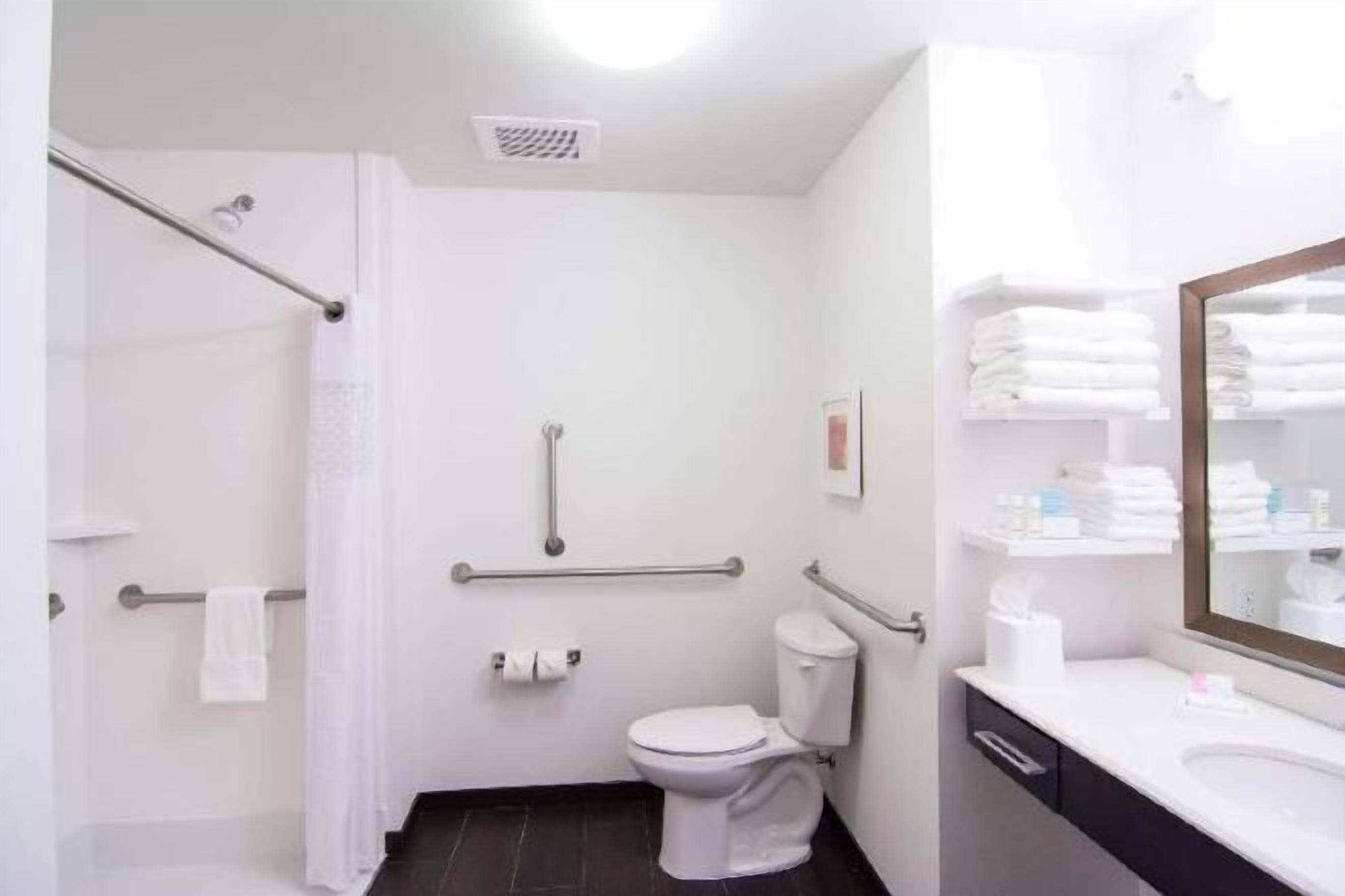 Phòng tắm | Máy sấy tóc, khăn tắm 