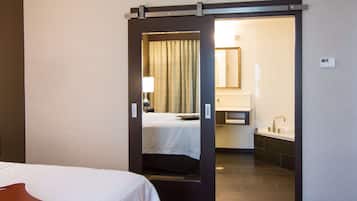 Zimmersafe, BĂŒgeleisen/BĂŒgelbrett, Babybetten, WLAN