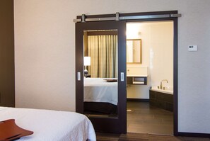 In-room safe, iron/ironing board, cribs/infant beds, WiFi - Hampton Inn Orange City (Orange City)