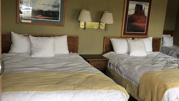 Family Room | Desk, iron/ironing board, free WiFi