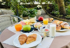 Free daily cooked-to-order breakfast