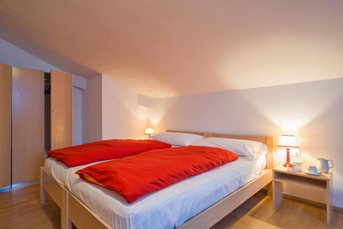 Habitación con 1 cama doble o 2 individuales, balcón | Escritorio, camas supletorias, wifi gratis