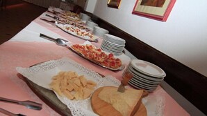 Petit déjeuner buffet servi tous les jours en supplément