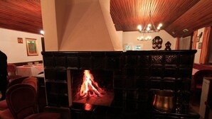 Fireplace - Hotel Regina Delle Dolomiti (Panchia)