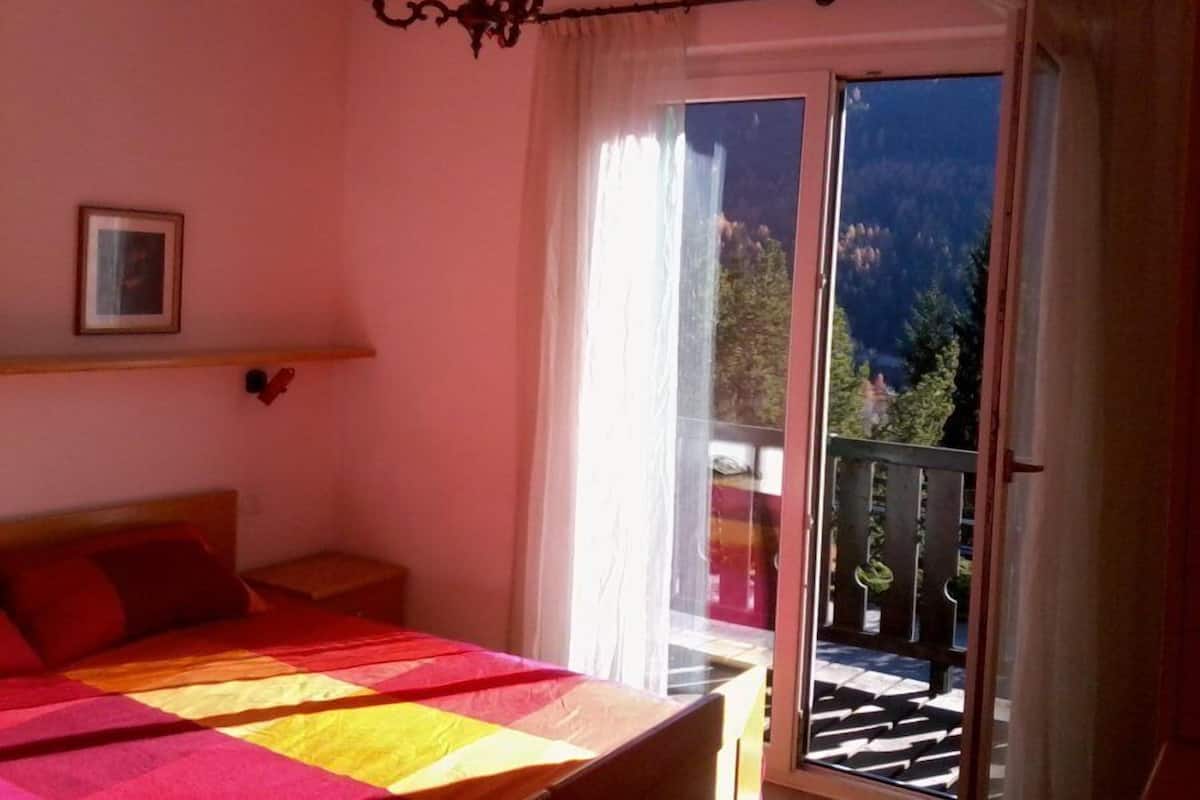 Habitación con 2 camas individuales | Escritorio, camas supletorias, wifi gratis