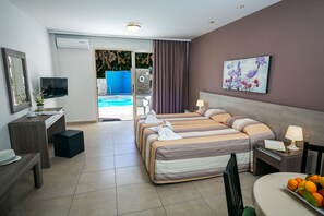 Desk, free cots/infant beds, WiFi - Crystallo Apartments (Paphos)