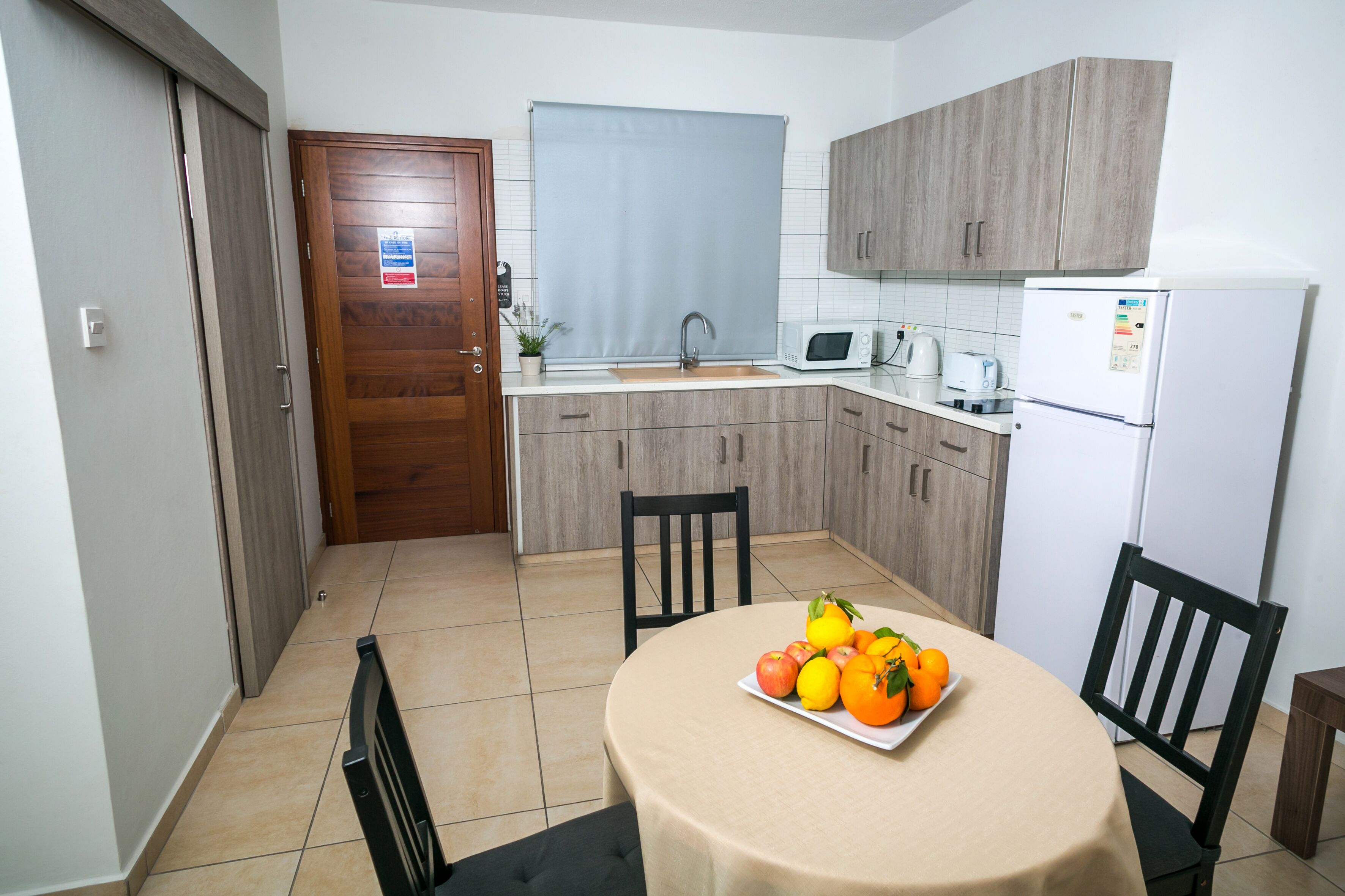 Departamento superior, 1 habitación | Cocina privada | Refrigerador, parrilla de estufa, cafetera y tetera y tetera eléctrica 