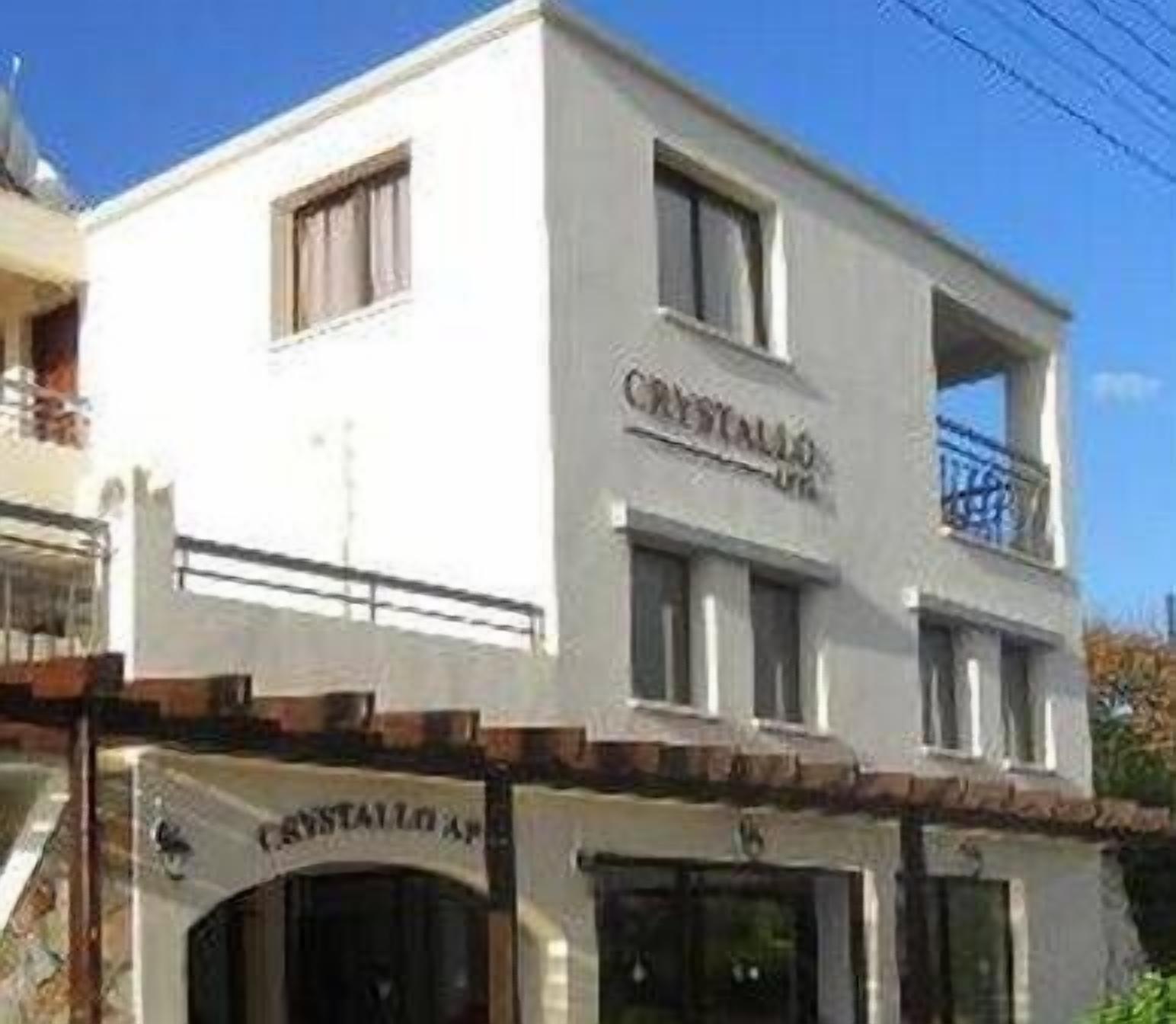 A building with a sign that reads "CRYSTAL AQUARIUM."