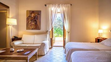 Luxe beddengoed, een minibar, een kluis op de kamer, een bureau