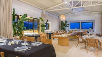 供应早餐、午餐和晚餐,地方菜,花园景观