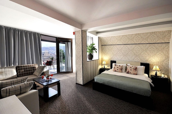 Estudio, Terraza | Sábanas italianas Frette y ropa de cama de alta calidad