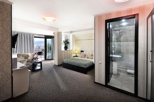 Frette Italian sheets, premium bedding, memory-foam beds, in-room safe