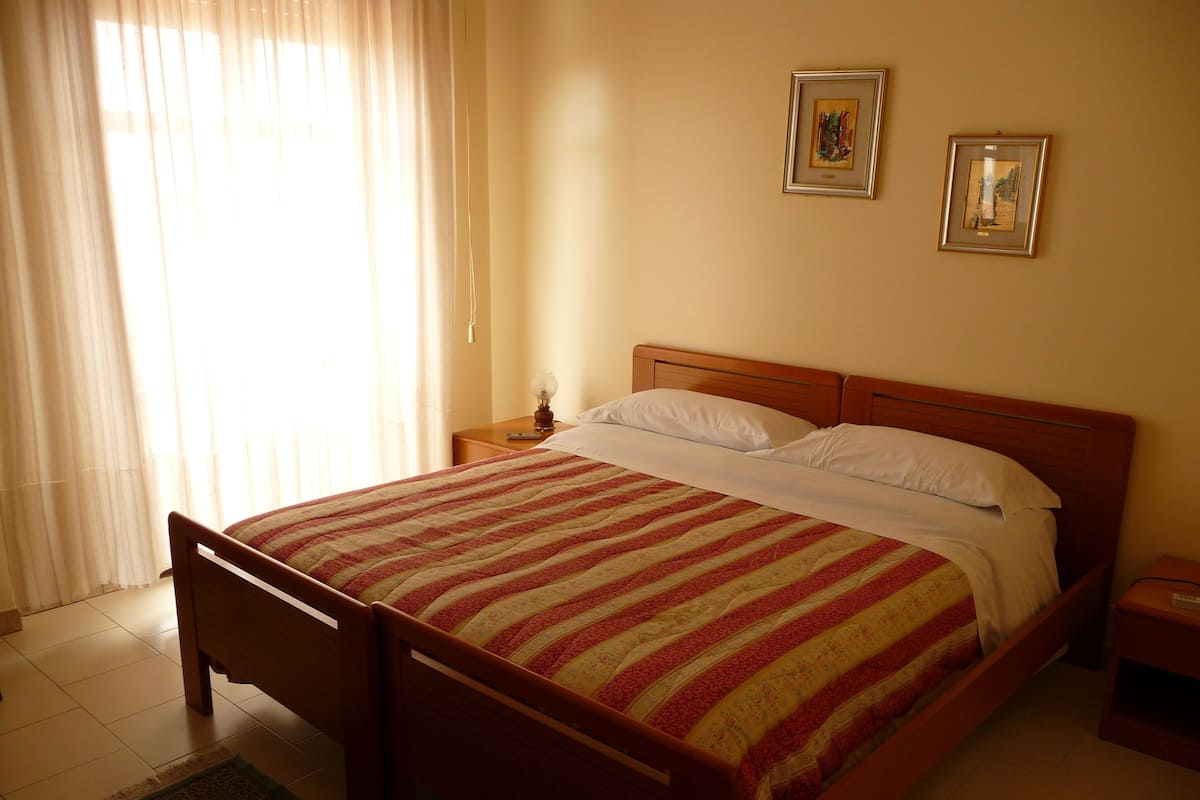 Double Room | Desk, free cots/infant beds, free WiFi, wheelchair access