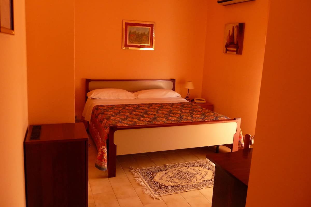Desk, free cots/infant beds, free WiFi, wheelchair access