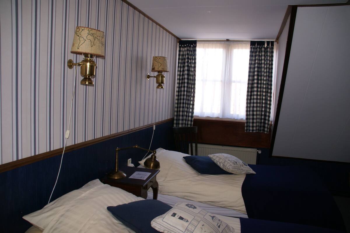 Cots/infant beds, free WiFi, bed sheets