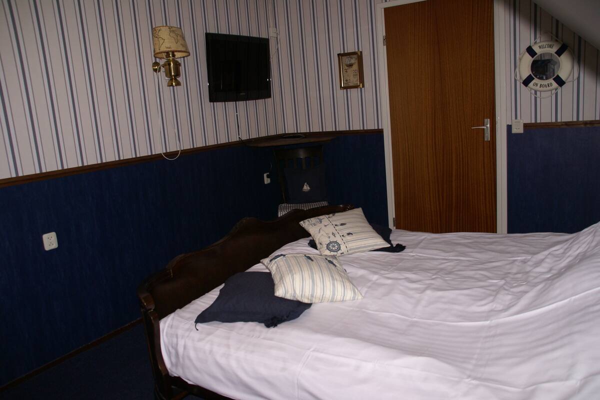 Deluxe Double Room | Cots/infant beds, free WiFi, bed sheets