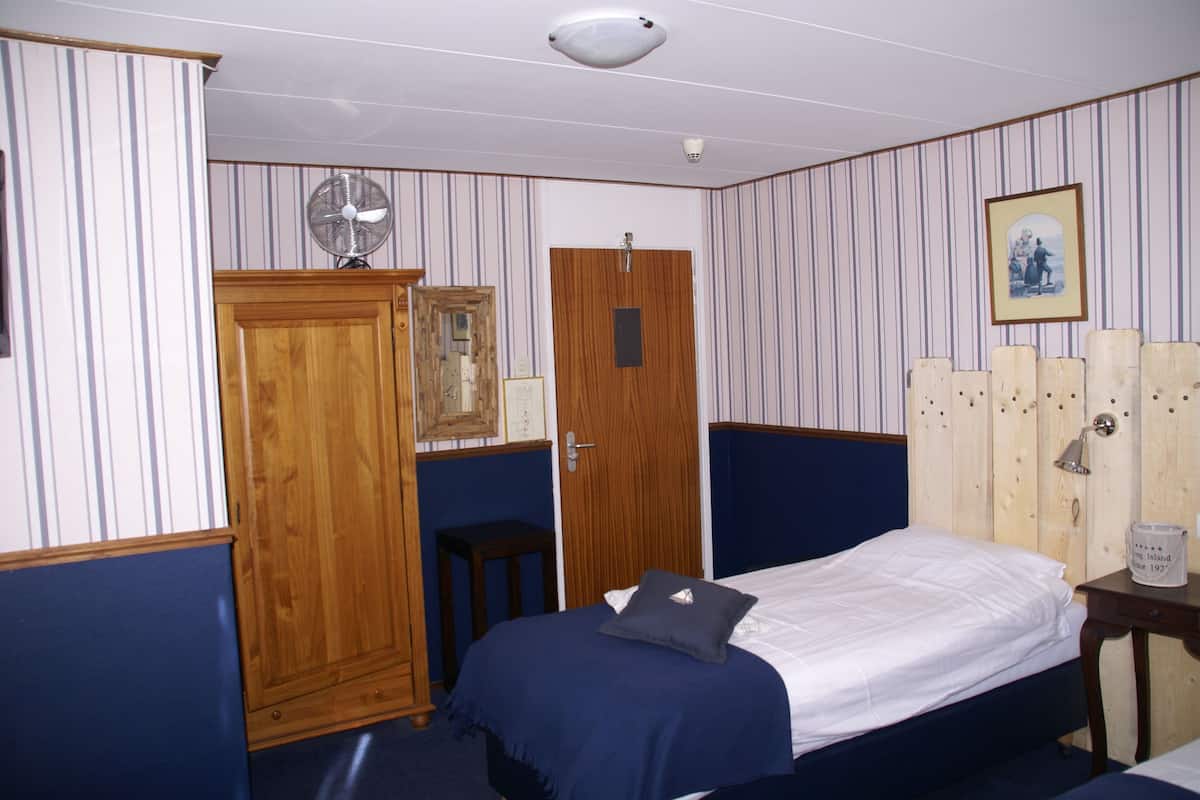 double room | cots/infant beds, free wifi, bed sheets