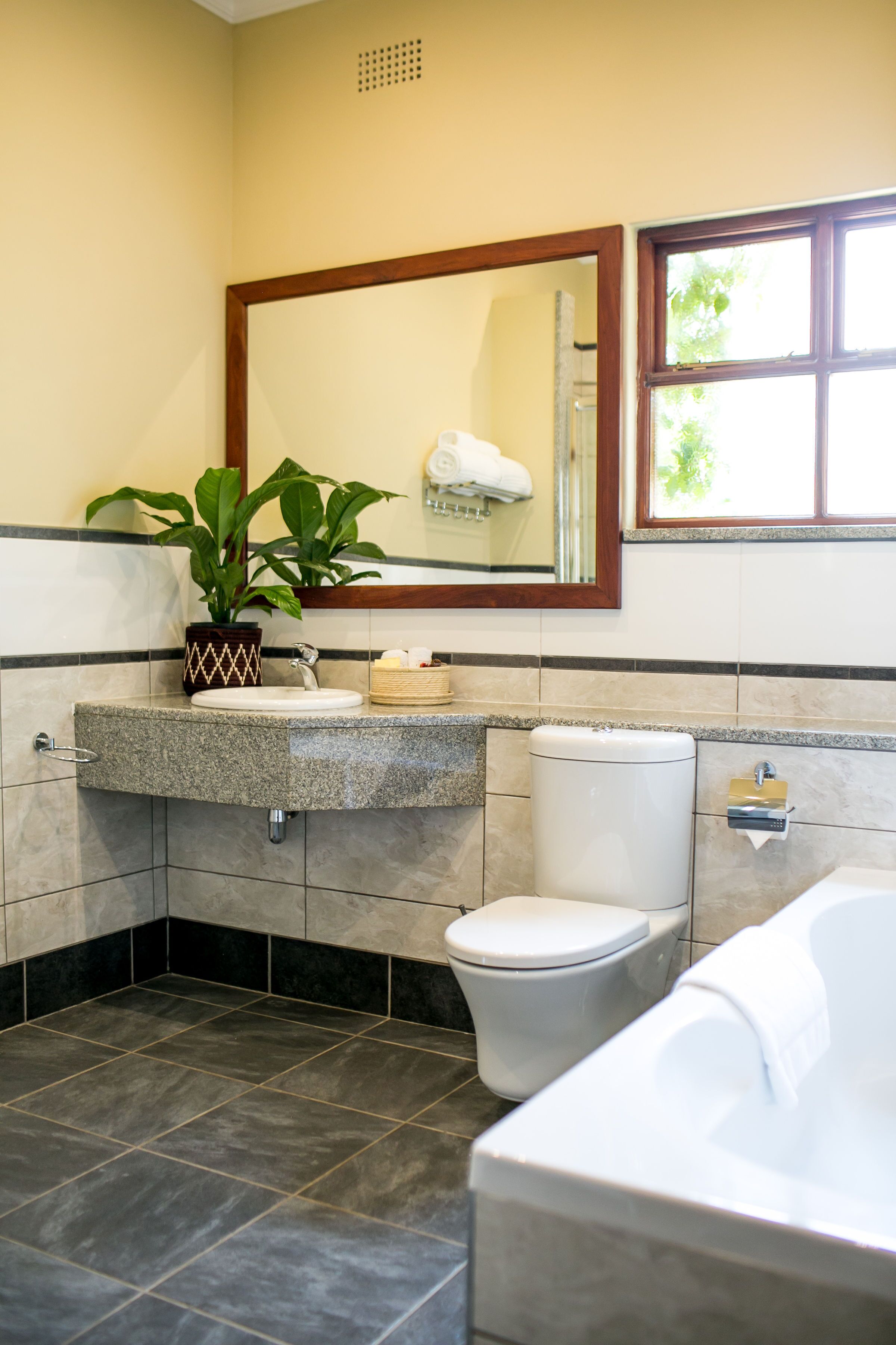 executive suite | bathroom | free toiletries, hair dryer, towels