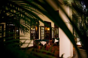 2 restaurants; breakfast, lunch, and dinner served - Bronte Hotel (Harare)