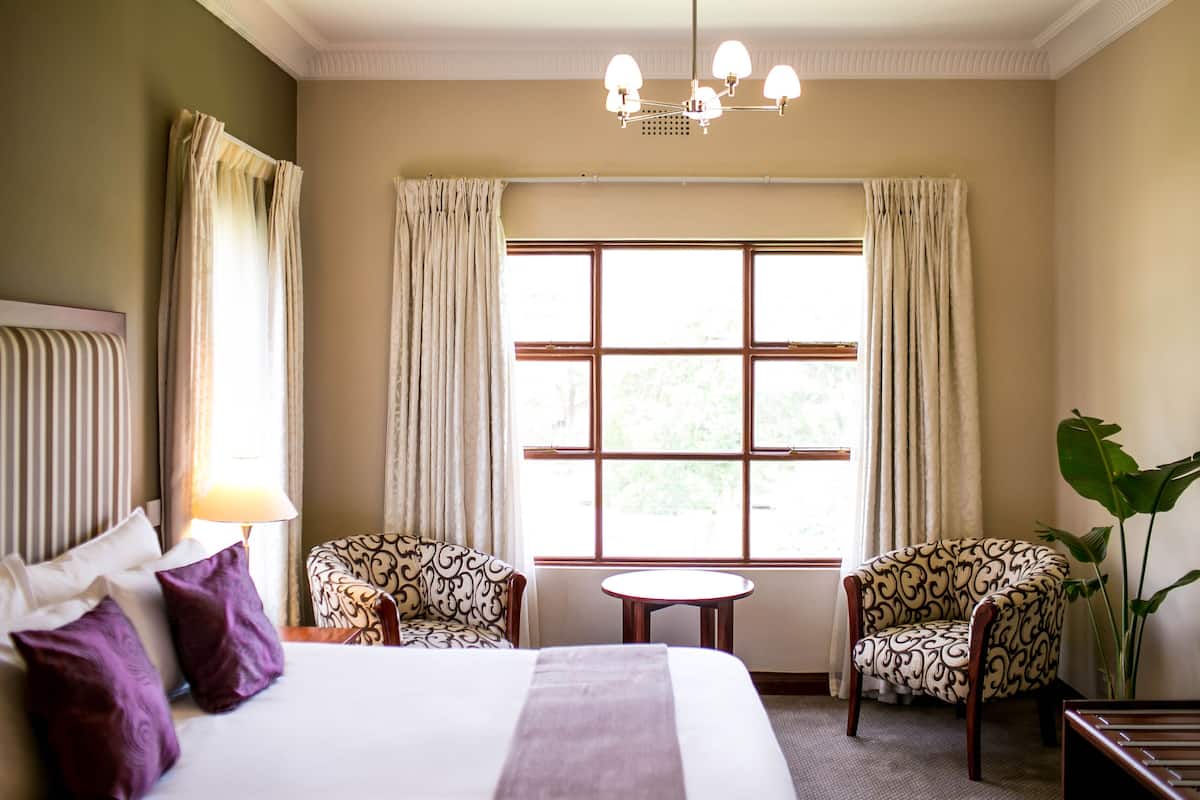 executive suite | in-room safe, individually furnished, desk, free wifi