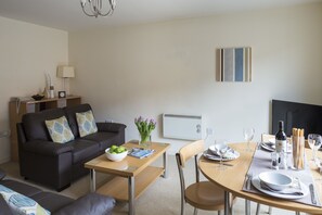 디지털 채널 시청이 가능한 32인치 평면 TV, TV