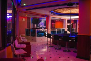 2 bars/lounges, poolside bar