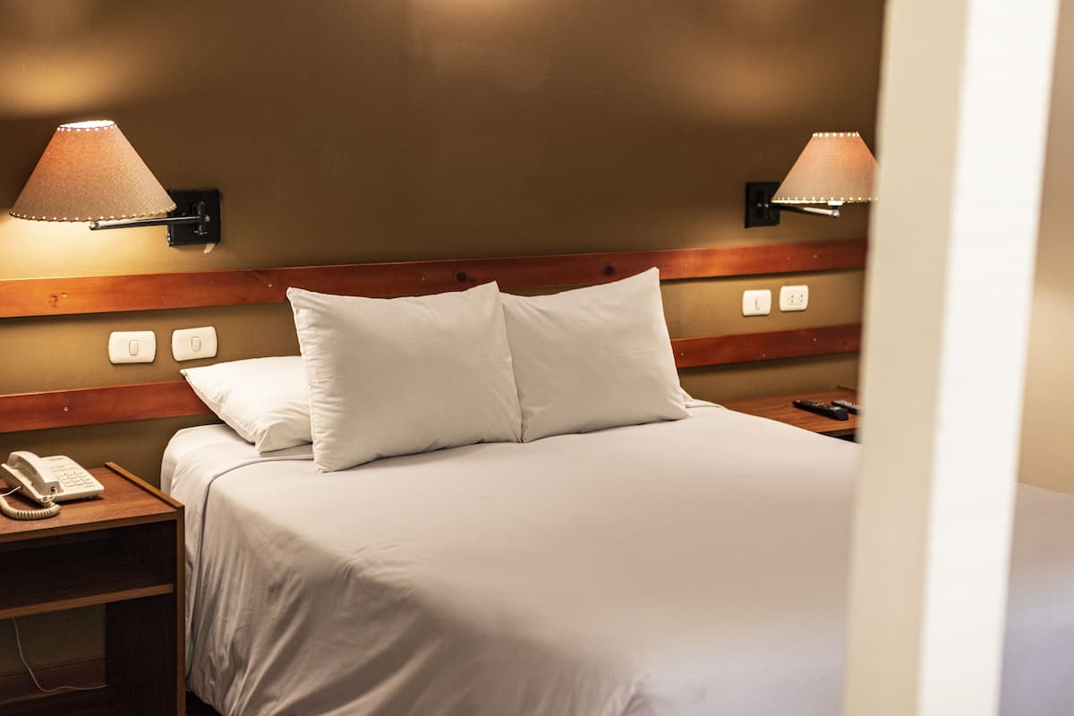 Traditional Double or Twin Room | 1 bedroom, in-room safe, desk, laptop workspace
