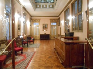 Lobby - Hotel Reina (Buenos Aires)