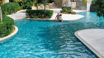 2 outdoor pools, sun loungers