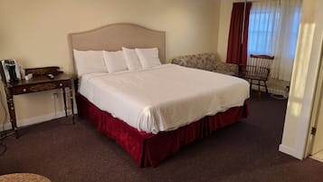 Standard Room, 1 King Bed, Non Smoking | Blackout drapes, iron/ironing board, free WiFi, bed sheets