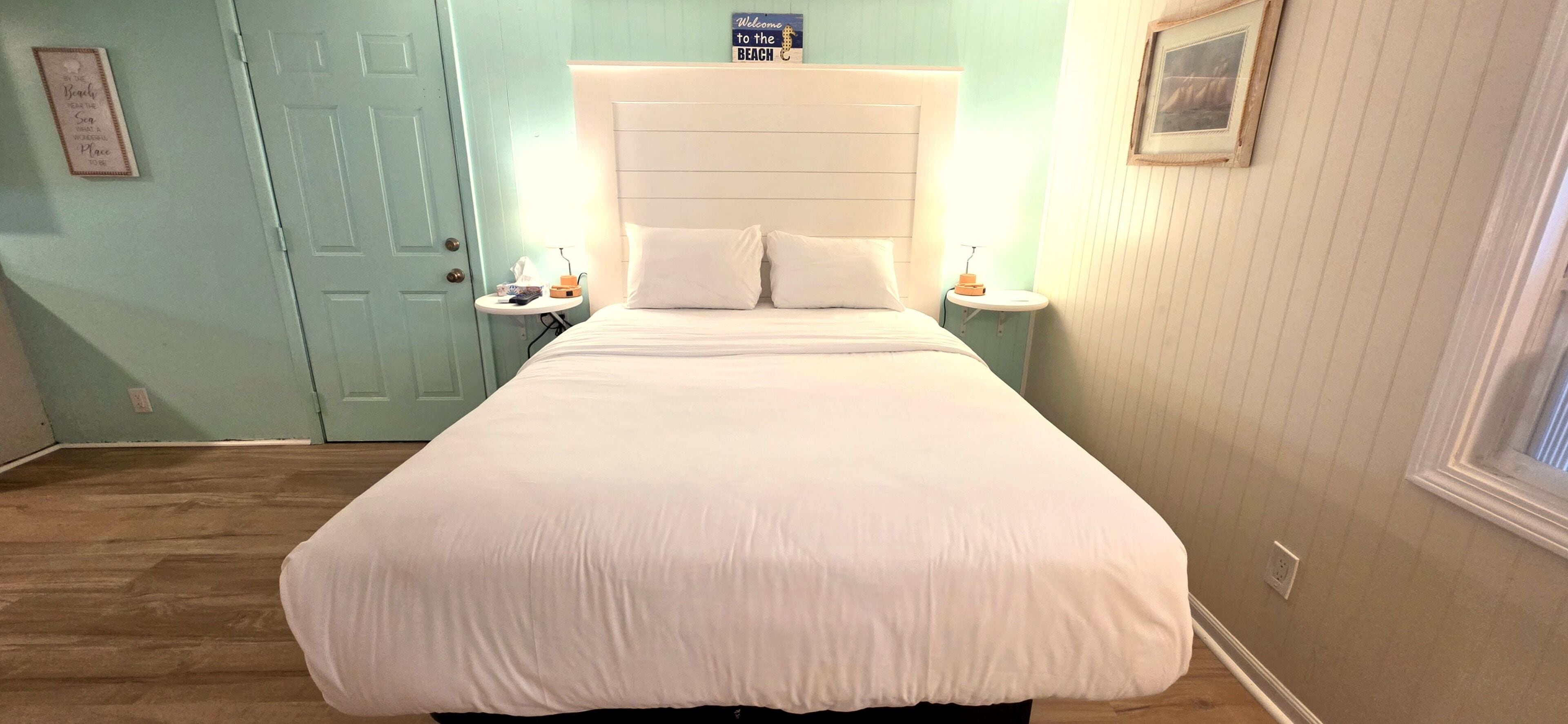 Standard Room, 1 Queen Bed, Non Smoking | Blackout drapes, iron/ironing board, free WiFi, bed sheets