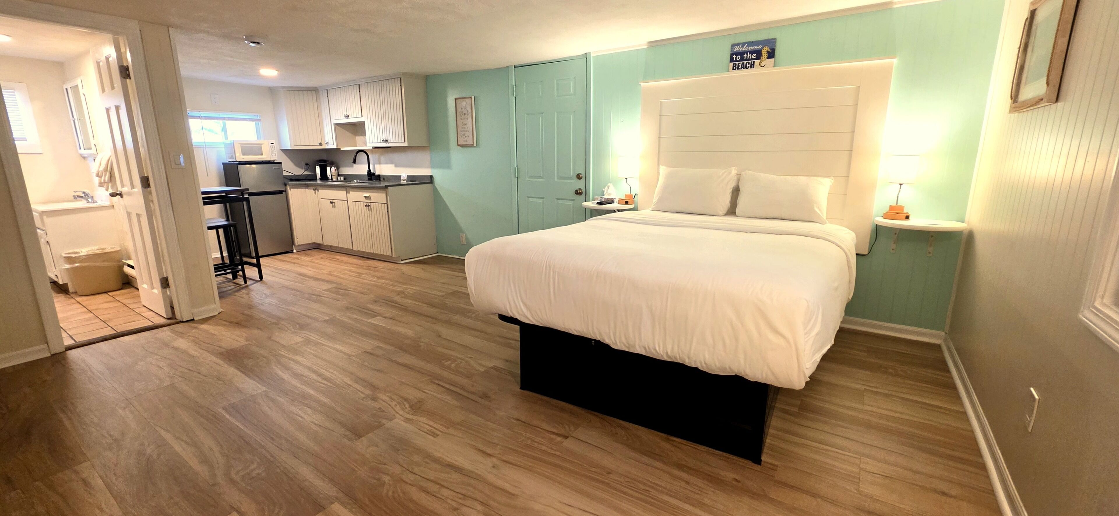 Standard Room, 1 Queen Bed, Non Smoking | Blackout drapes, iron/ironing board, free WiFi, bed sheets