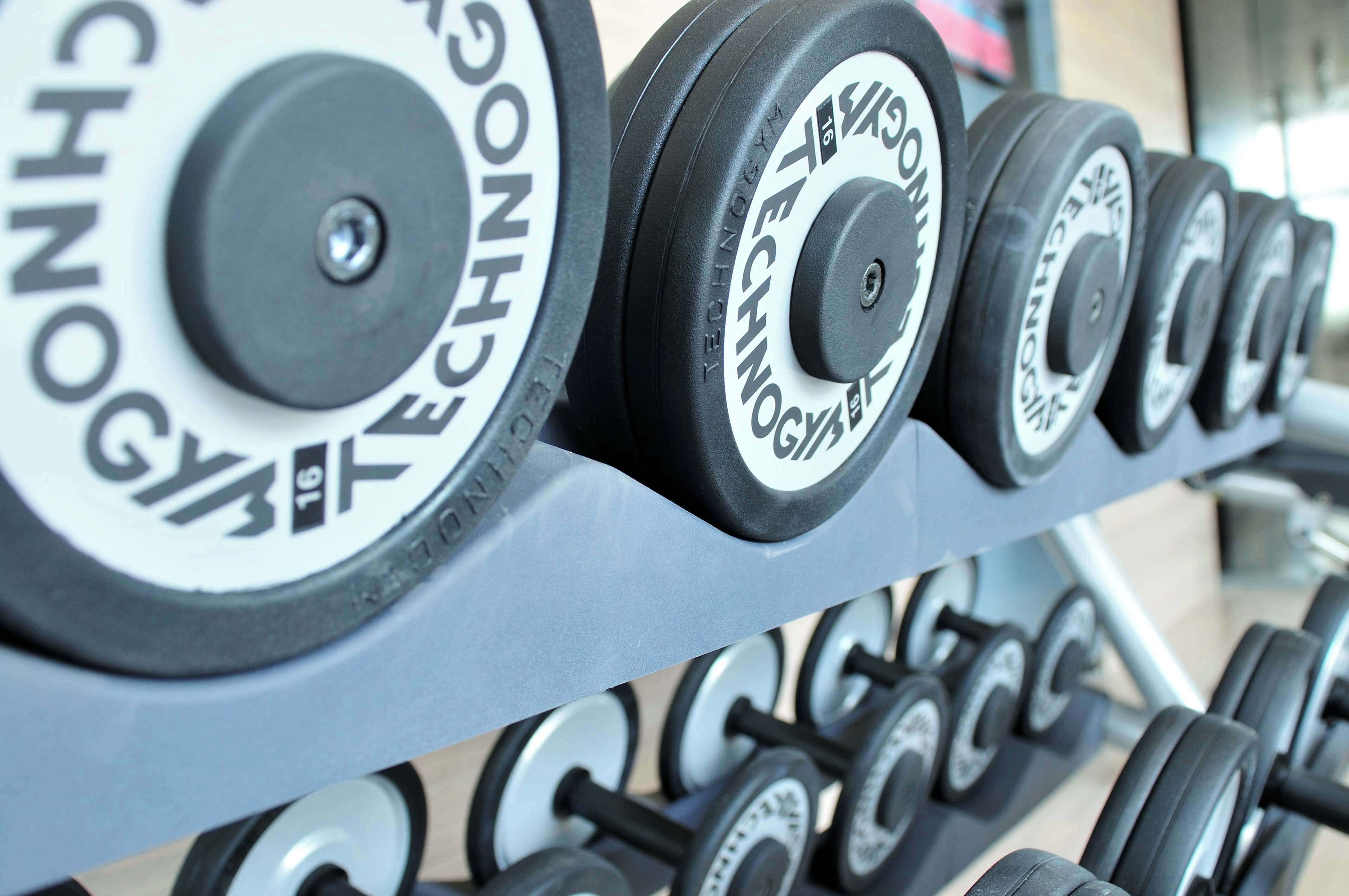 A rack of dumbbells with visible weight markings and the brand name "CONNOY TECHNOLOGY".