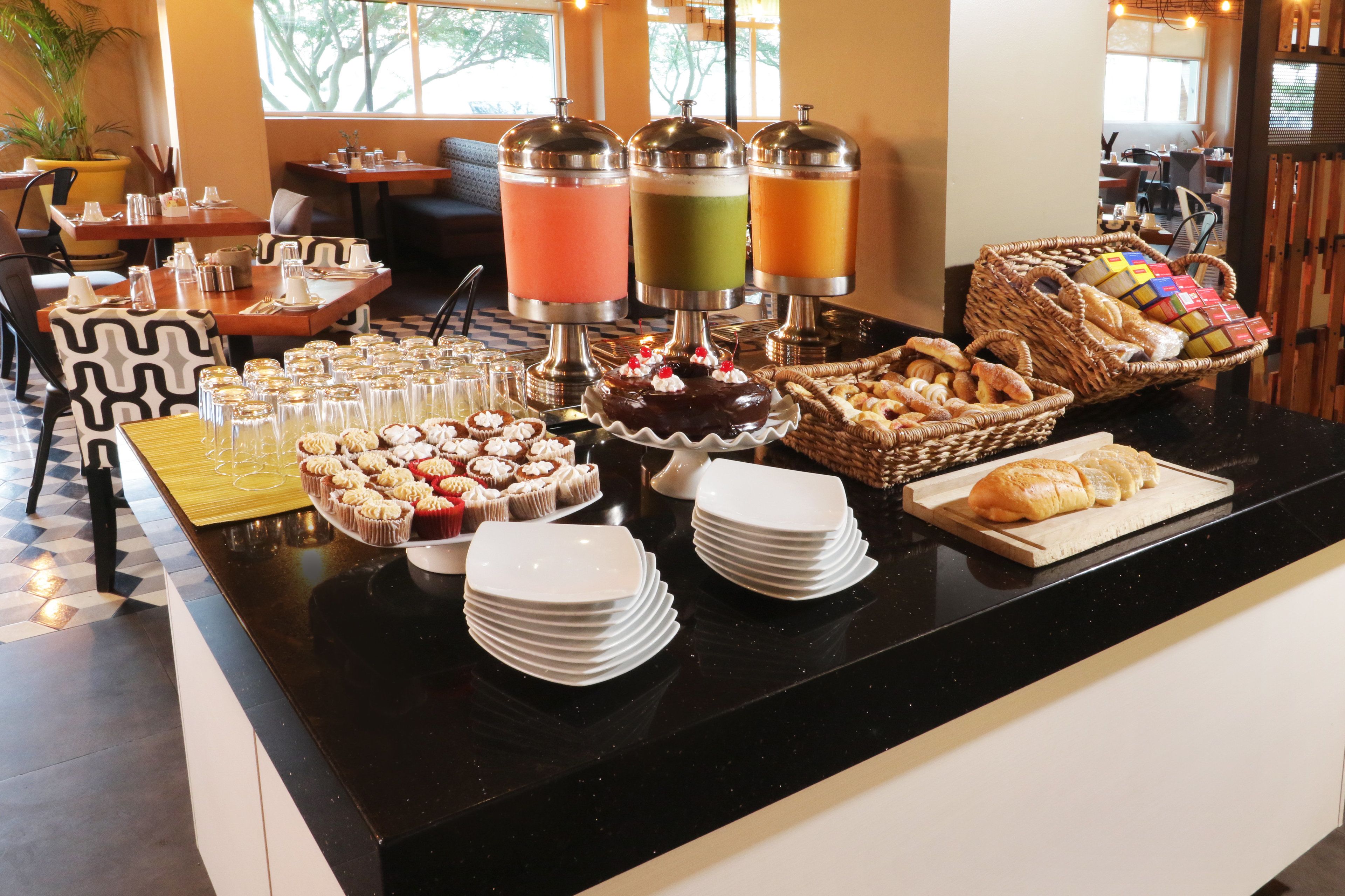 Breakfast, lunch, dinner served; Fusion cuisine 