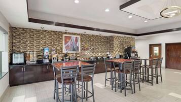 Desayuno completo gratuito y diario