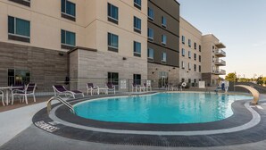 A modern hotel with a swimming pool, lounge chairs, and a covered seating area. - Holiday Inn Express & Suites Garland E - Lake Hubbard I30 by IHG (Garland)